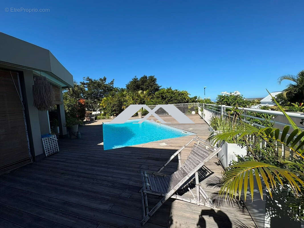 Maison 158 m² à Saint-Pierre  - photo 9