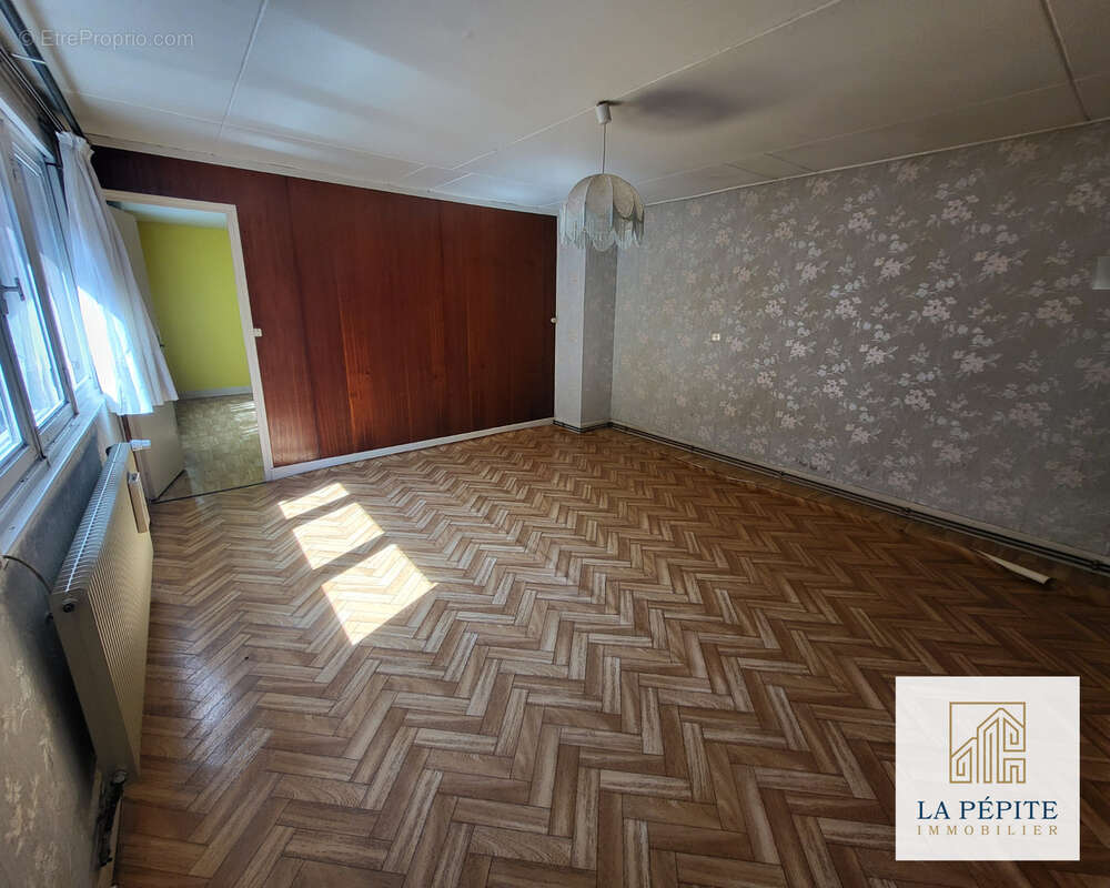 Longère mitoyenne 2 chambres avec 2 garages indépendants au coeur du centre de Solre-le-Château (59740) - photo 13