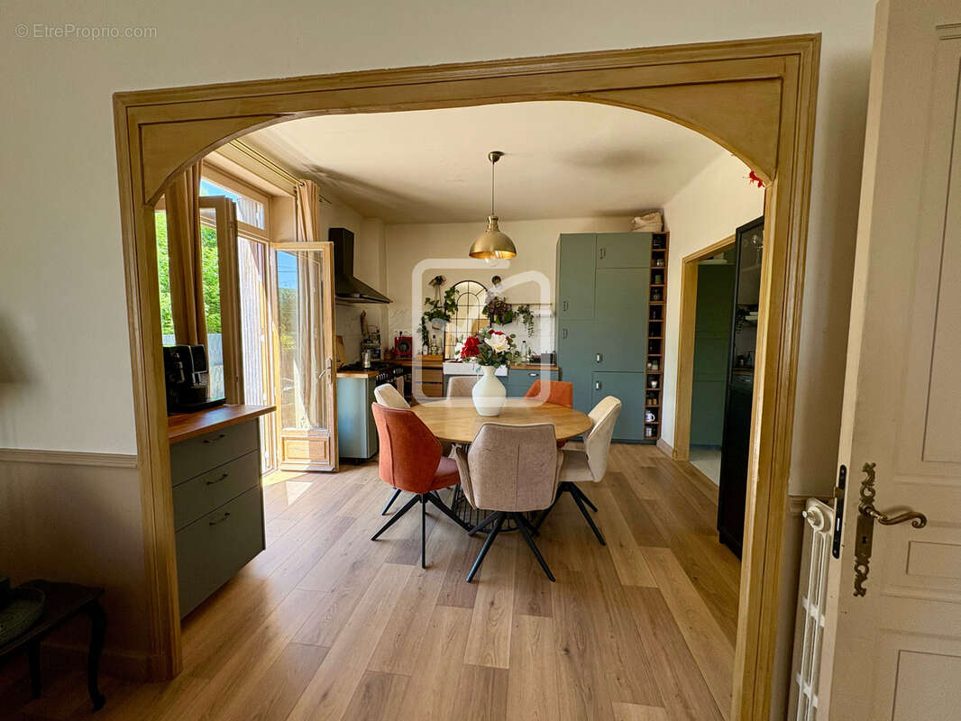 Maison à TERRASSON-LAVILLEDIEU