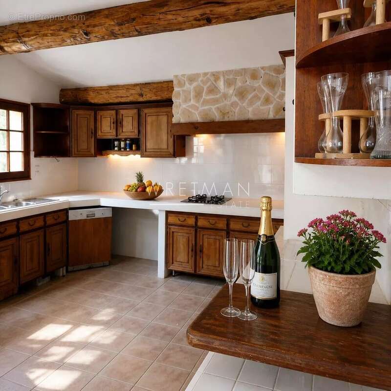 Maison à BAGNOLS-EN-FORET