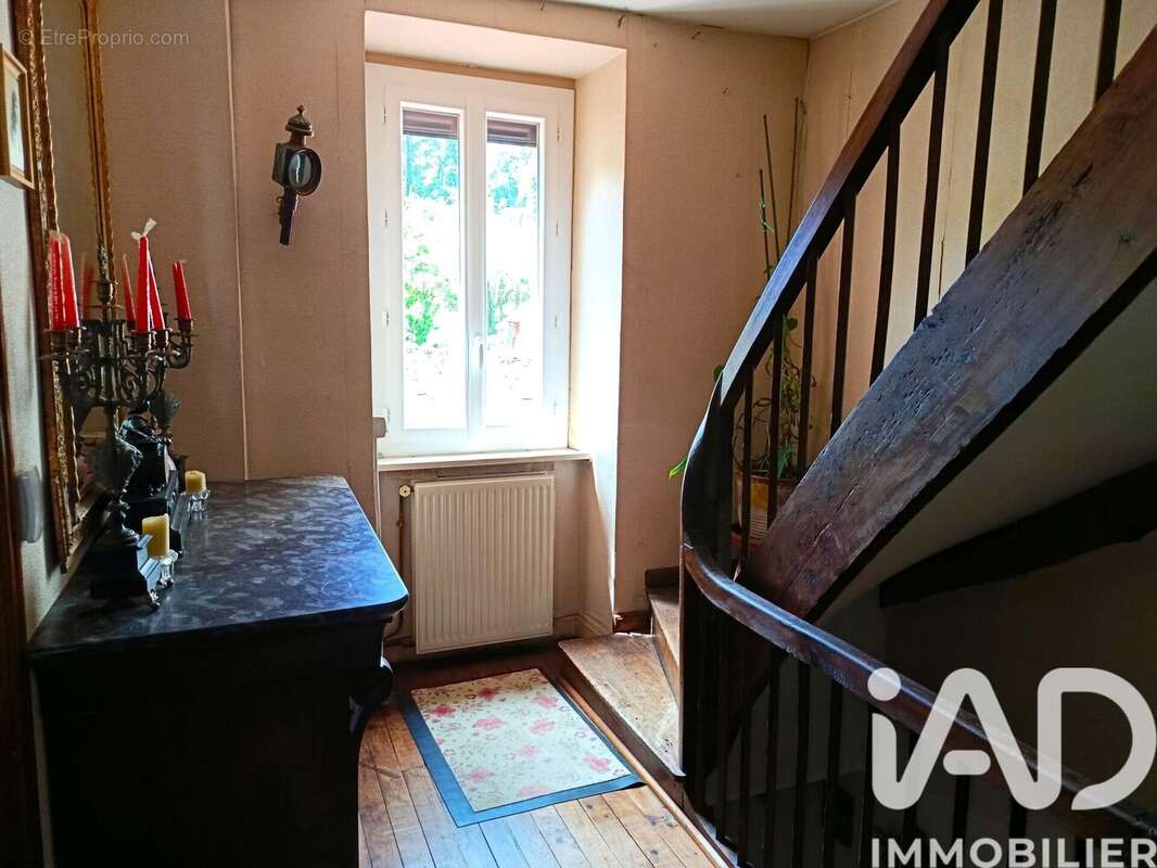 Maison 162 m² à Saint-Paul-De-Jarrat  - photo 9