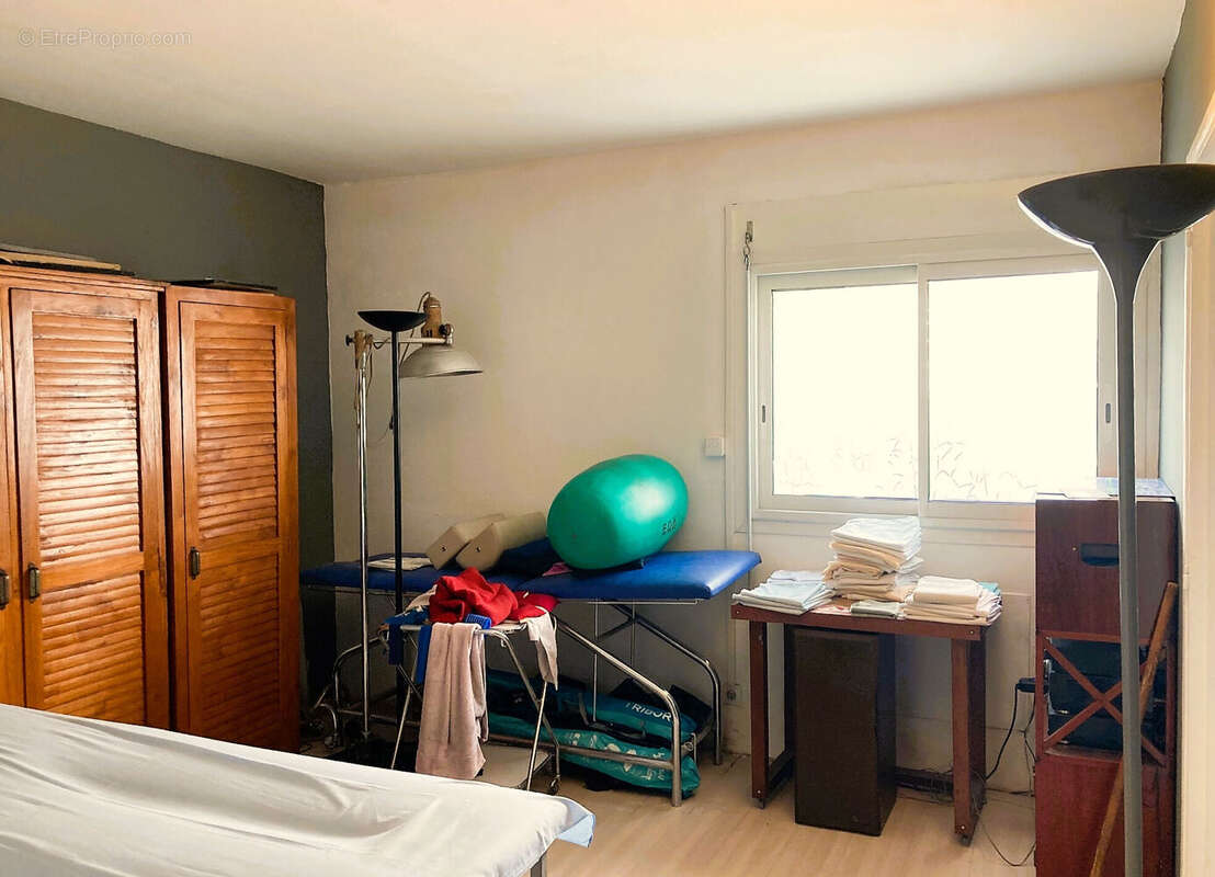 Photo 2 - Commerce à SAINT-DENIS