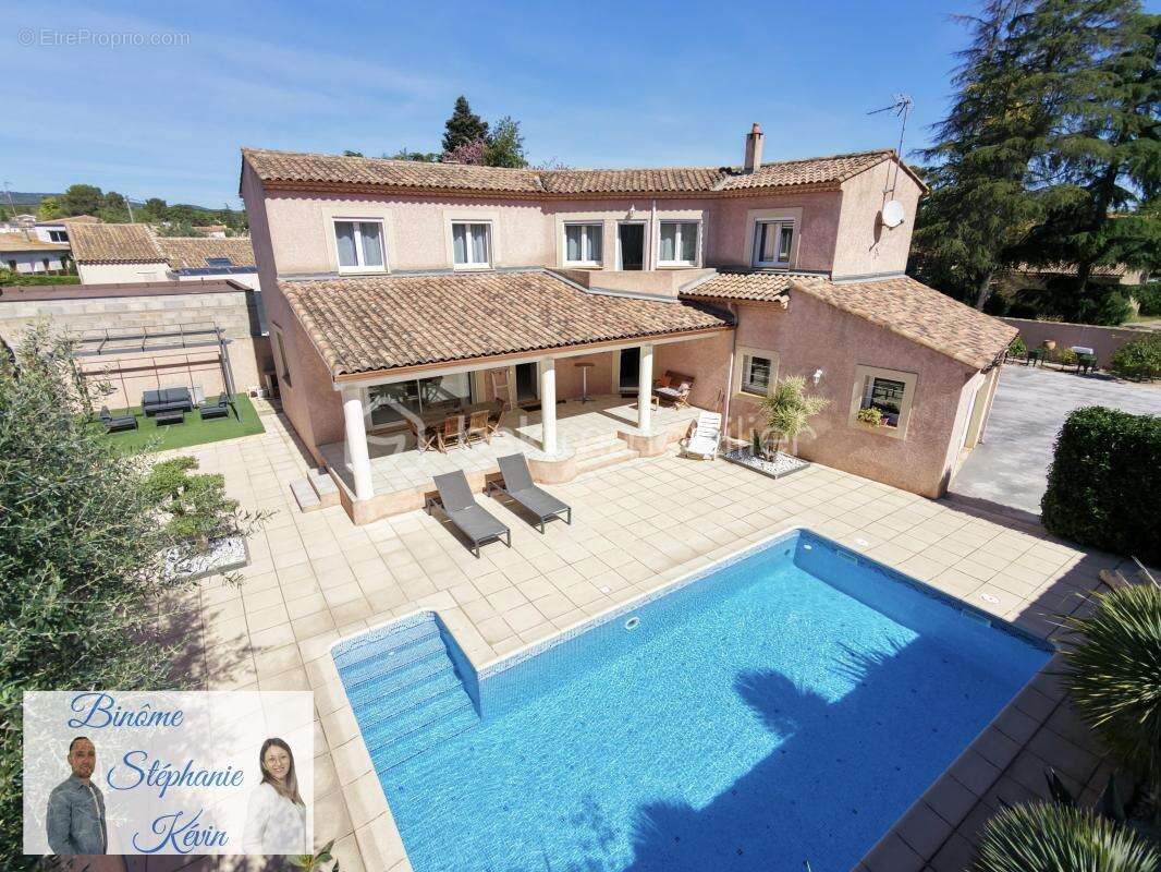  Élégance & confort – Maison familiale avec grande piscine sur généreuse parcelle ! - photo 17