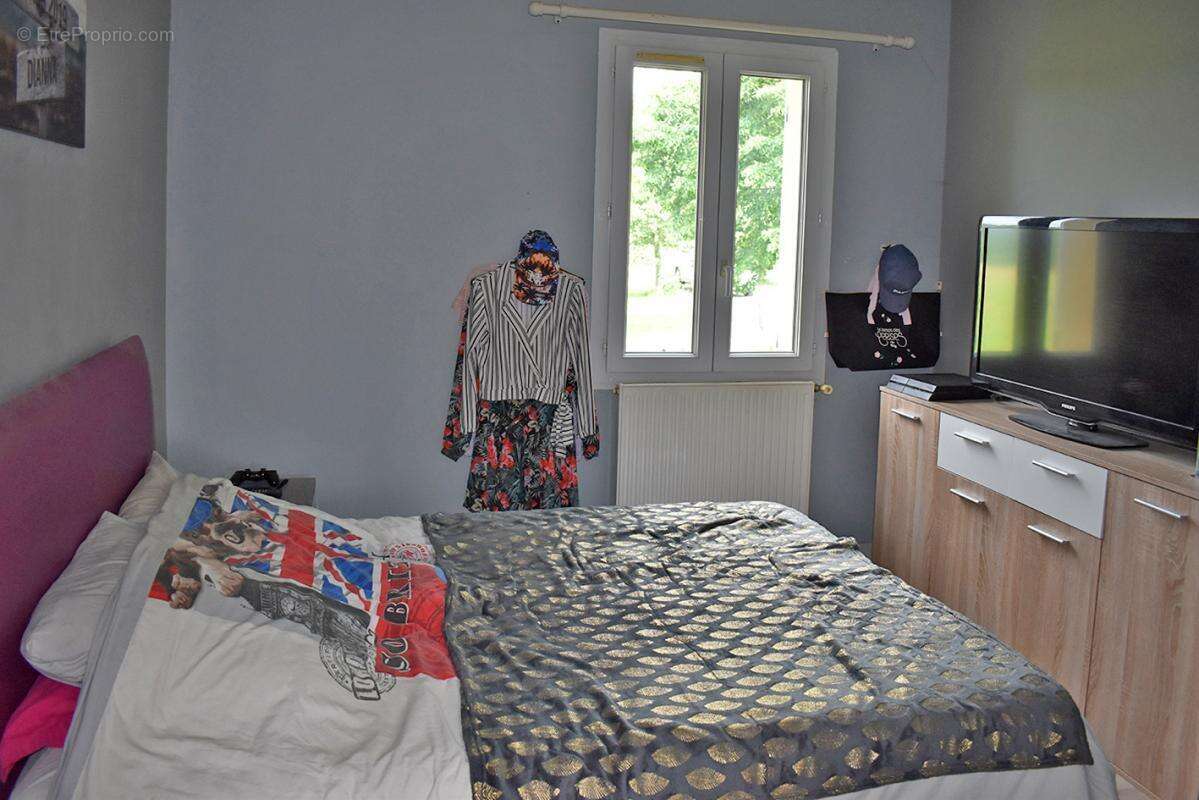 Maison à SAINT-GENIES