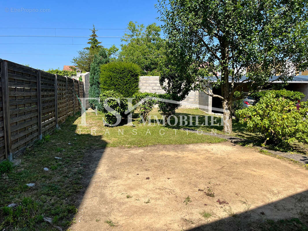 Terrain à SAINT-LEU-LA-FORET