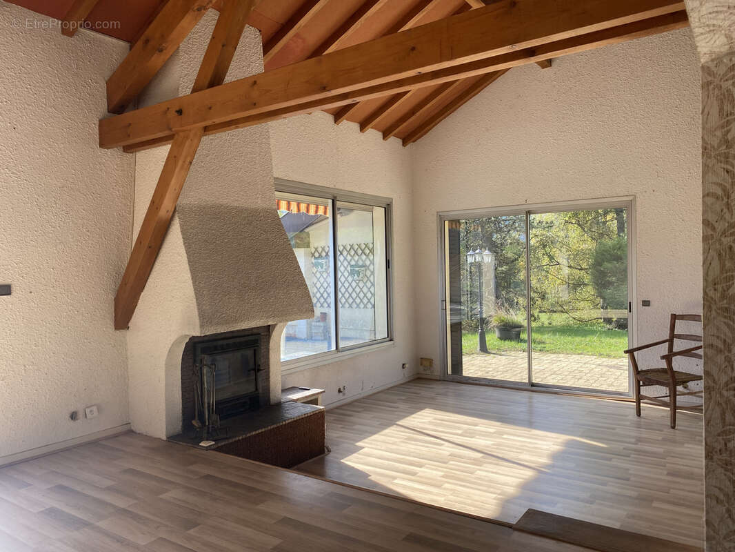 Maison à AVIGNON-LES-SAINT-CLAUDE