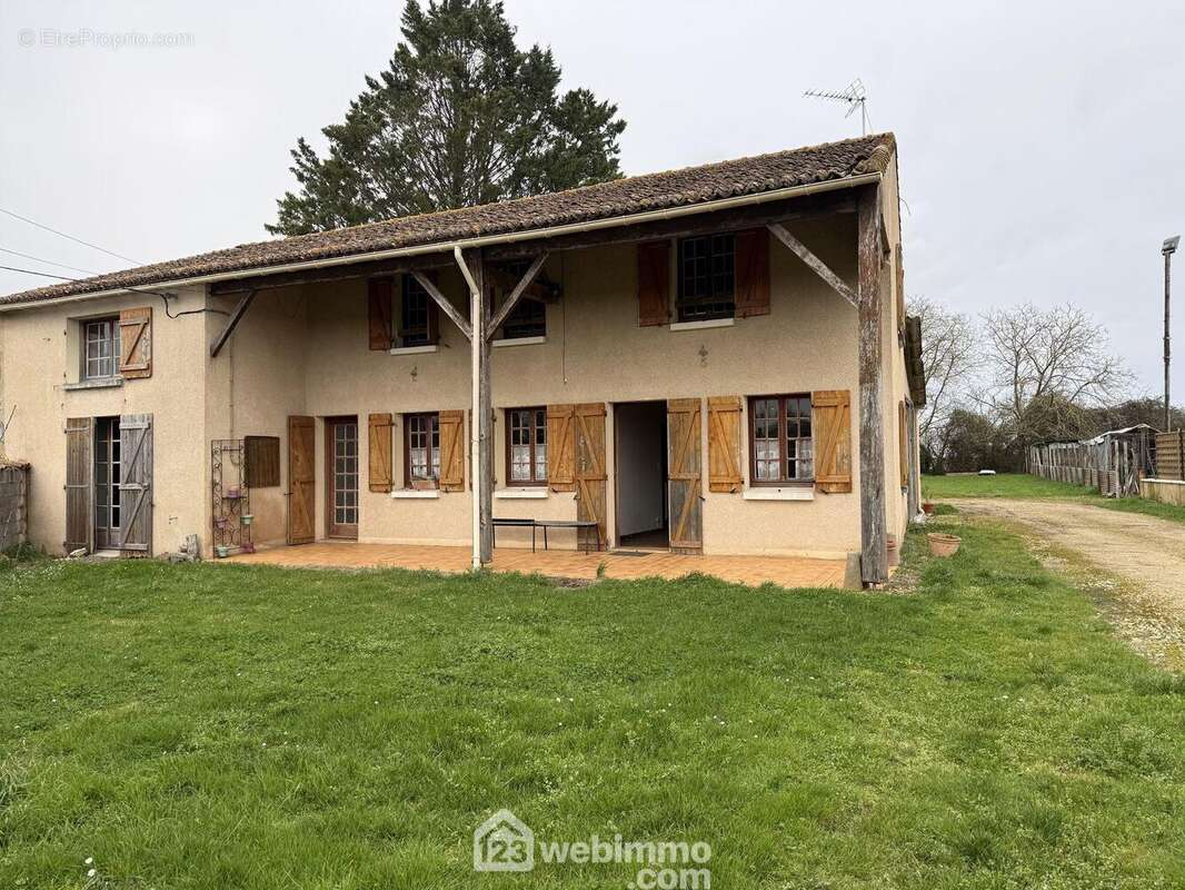 Maison de campagne, 175 m2 habitables, sur terrain de 1349 m2.