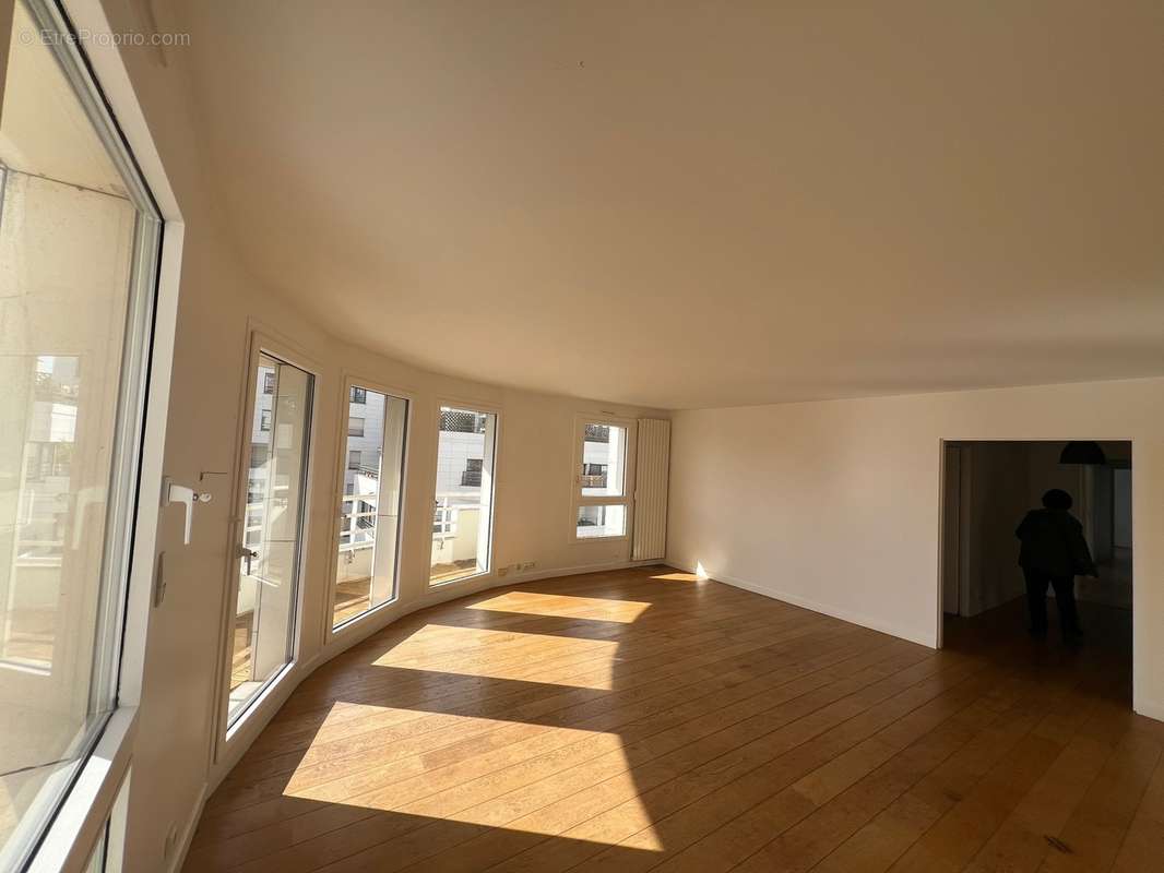 Levallois Limite Neuilly 5 P de 110 m2 + Balcons 8è ét Ascenseur - photo 4