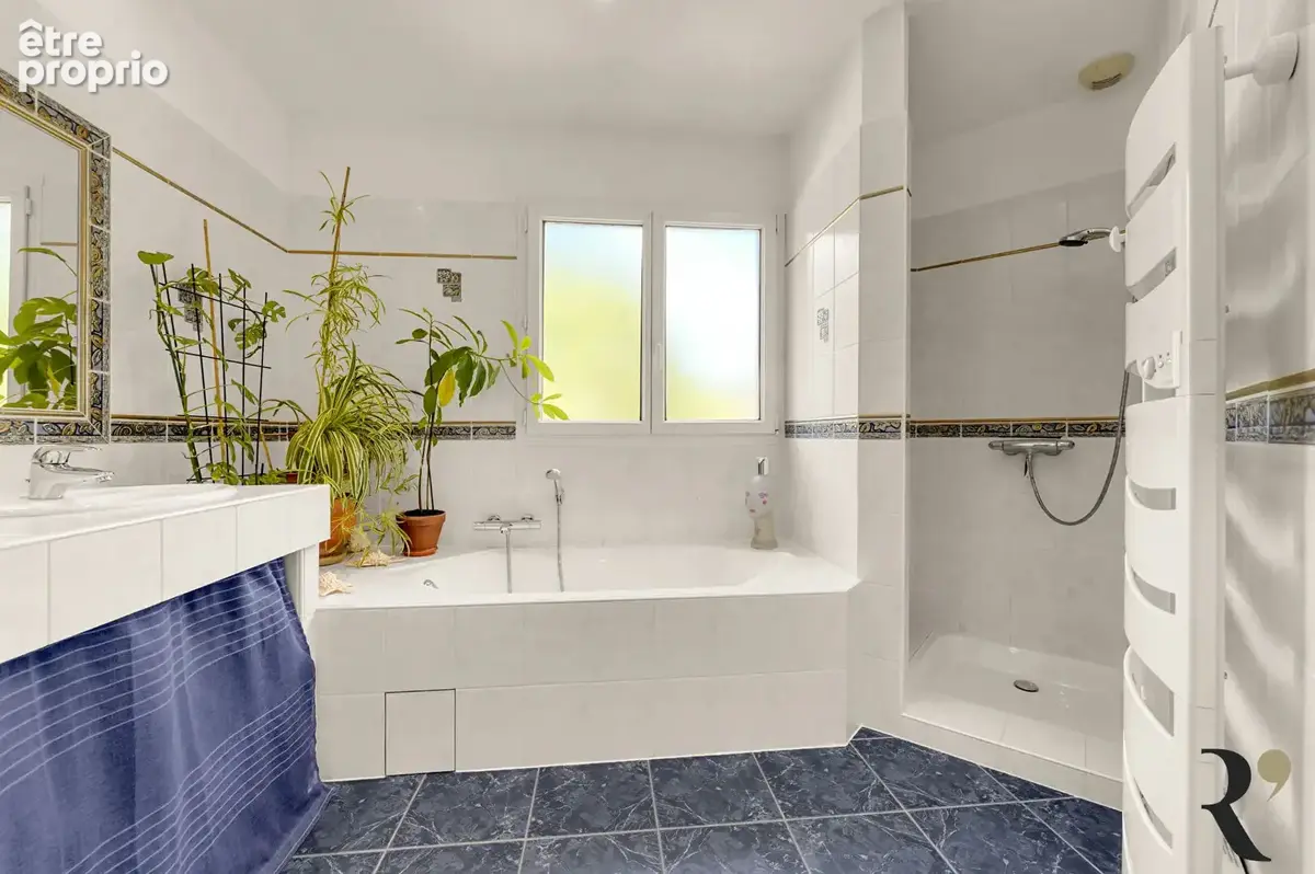 Maison Drémil Lafage 7 pièces 203 m2 sur terrain de 3972 m2 - photo 11