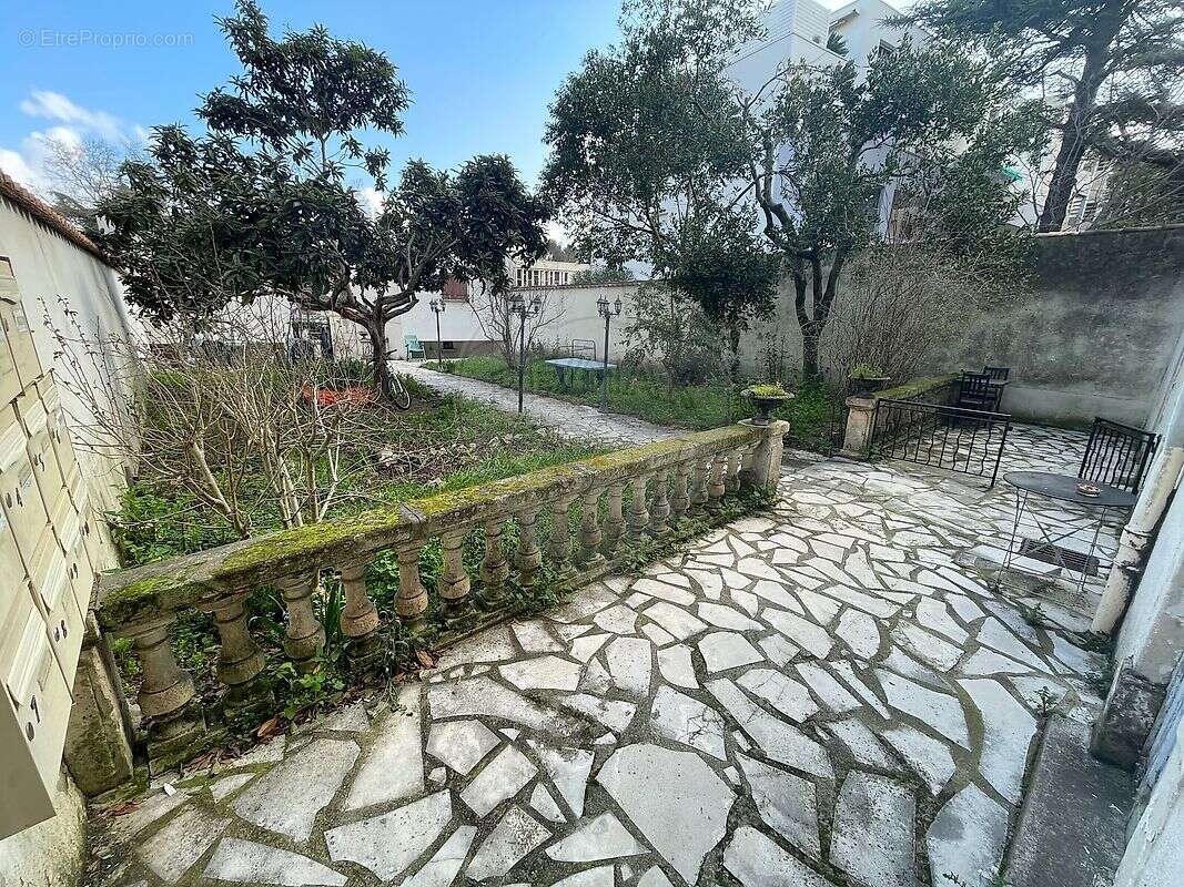 Autre à NIMES