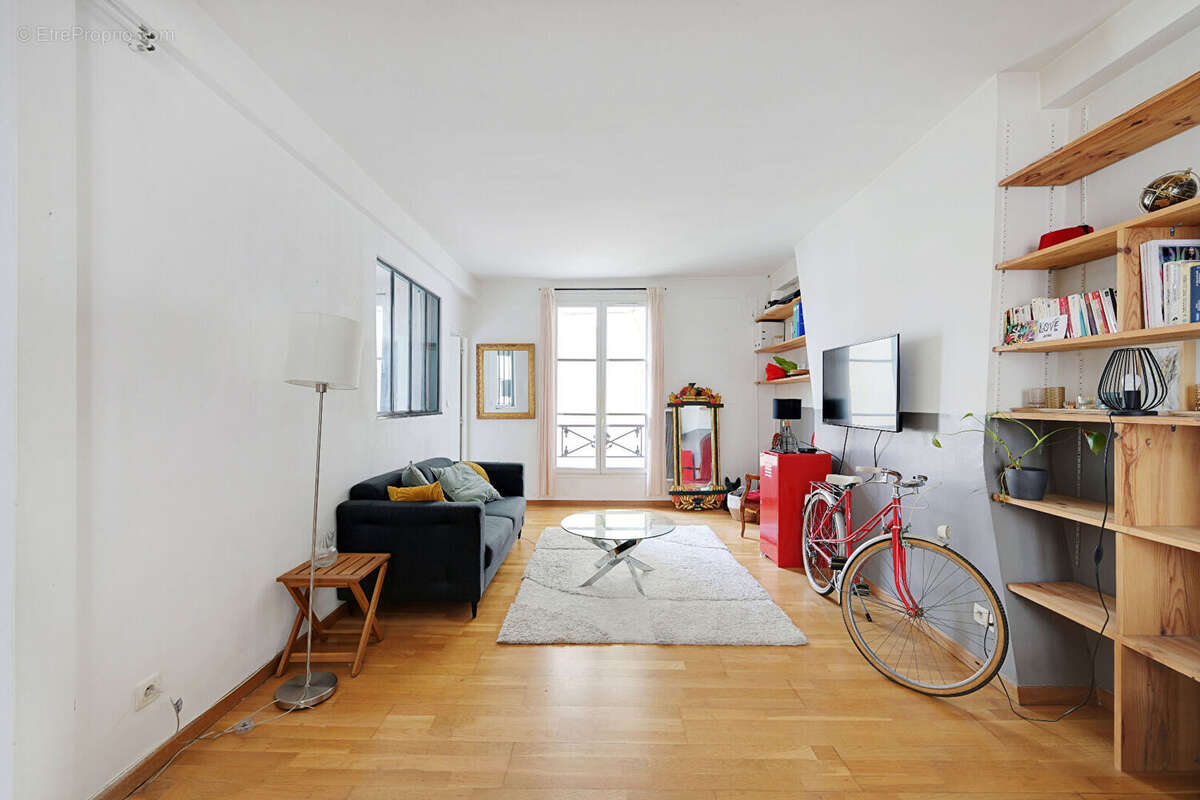 Appartement à PARIS-10E