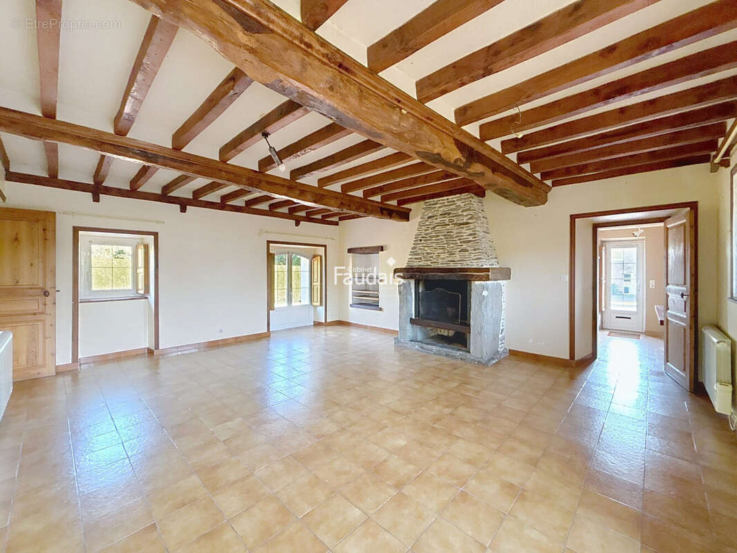 Maison 127 m² à Saint-Georges-Montcocq  - photo 2