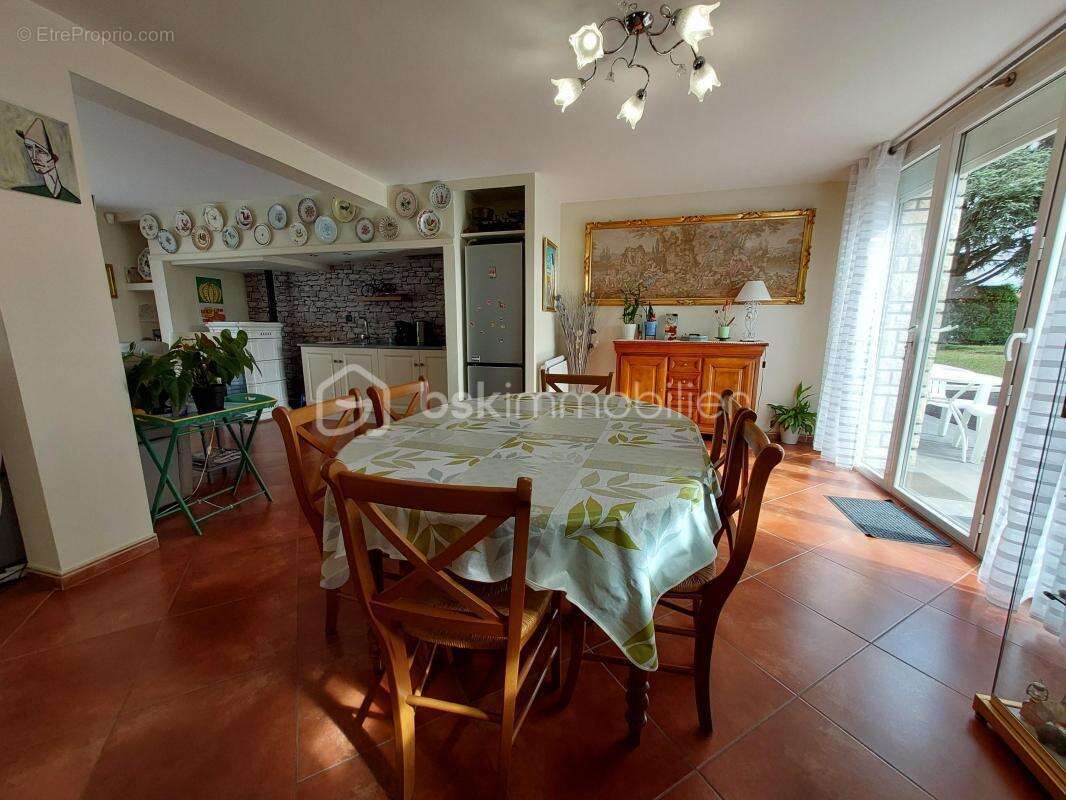 Maison à LES MARTRES-DE-VEYRE