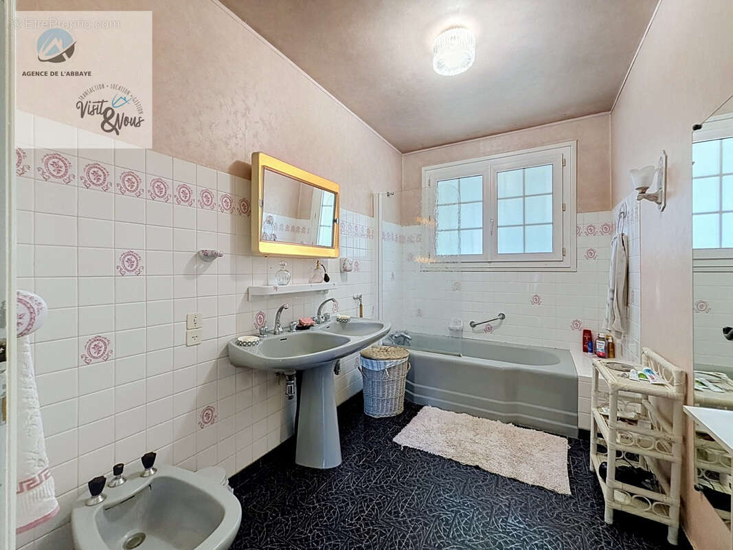 PROCHE MONTIVILLIERS Maison familiale de 200 m² - photo 10