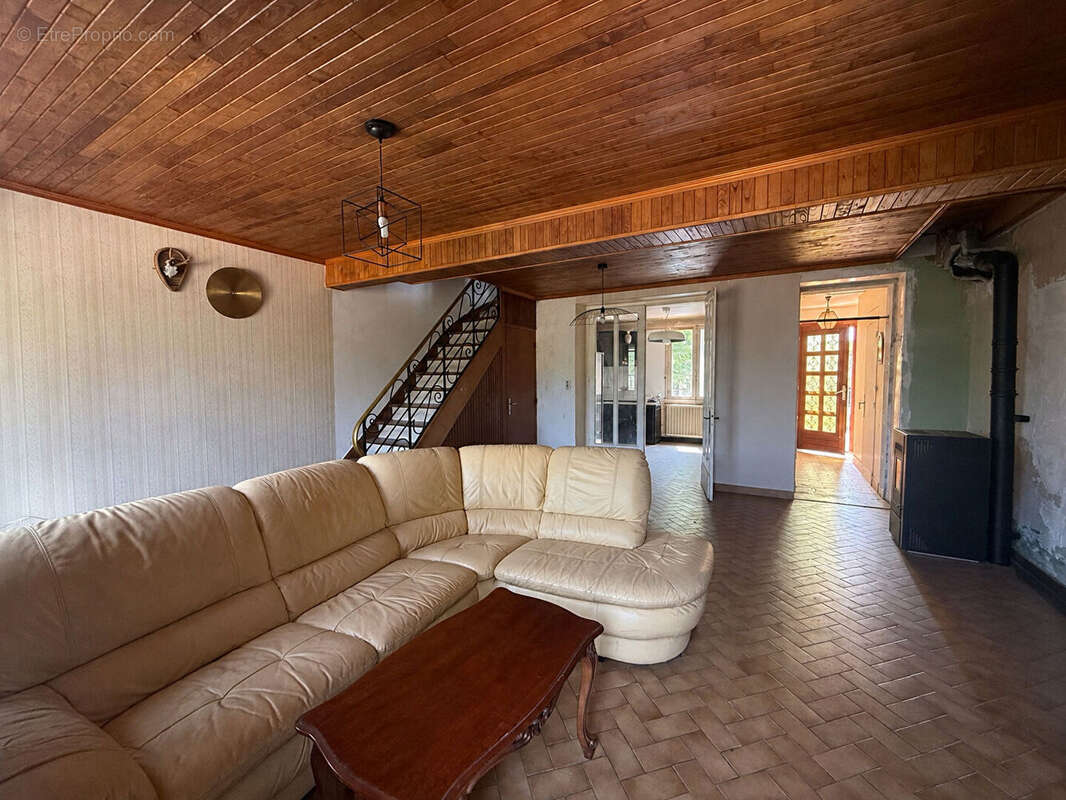 Maison à Condezaygues avec garage et jardin proche des commodités - photo 2