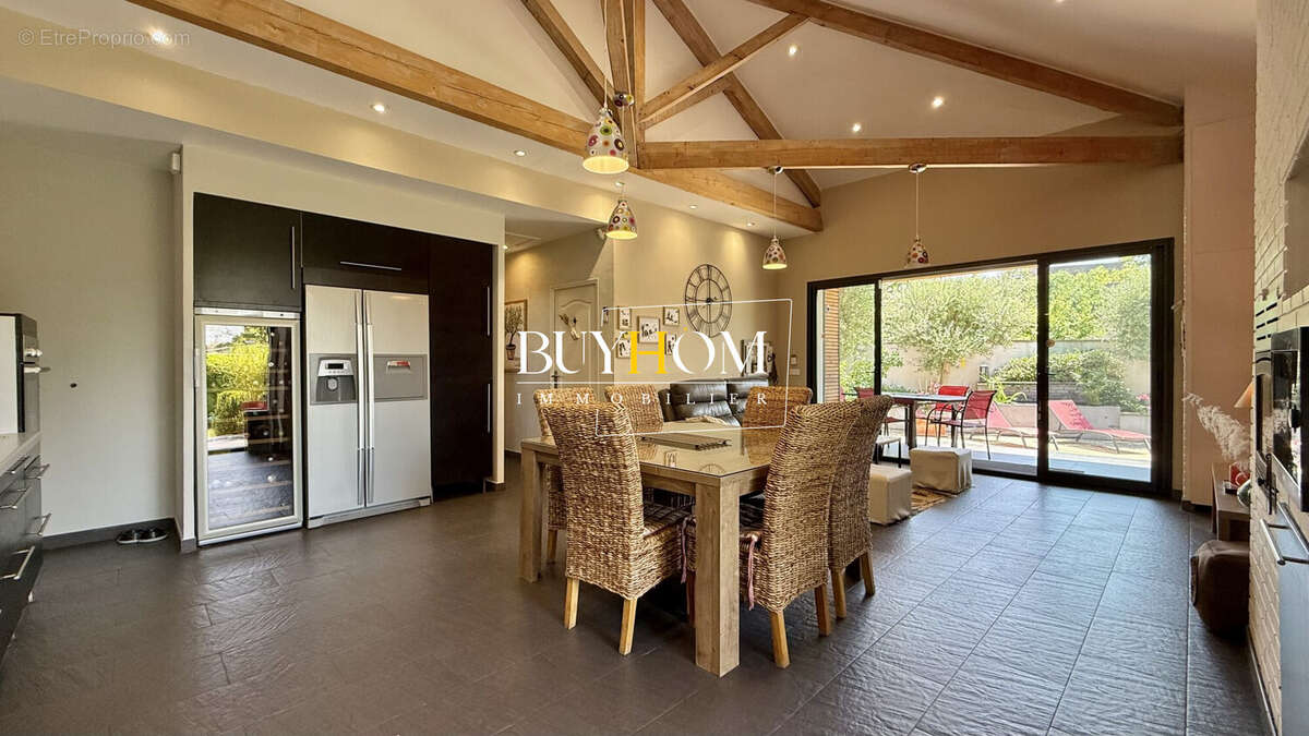 Maison à L'ISLE-SUR-LA-SORGUE