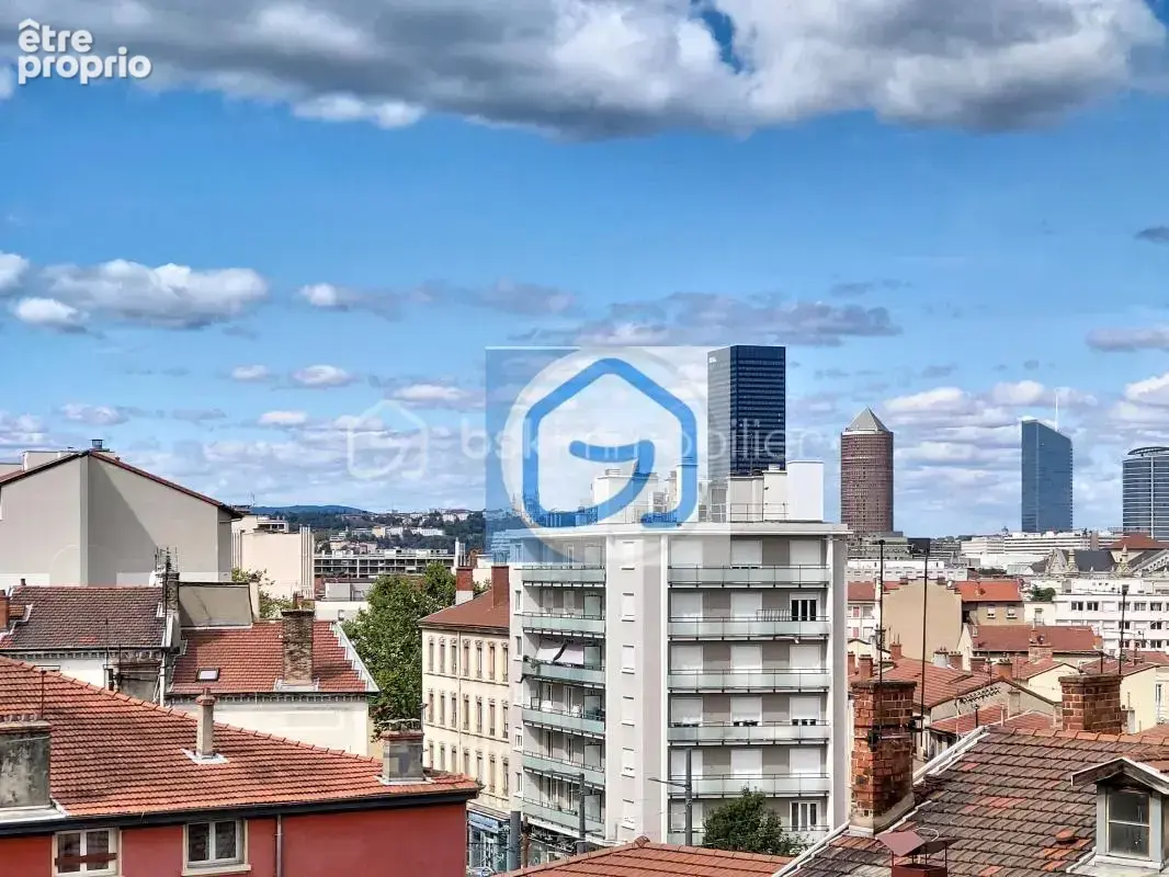 T2 rénové avec grand balcon, vue dégagée et garage – Villeurbanne Maisons Neuves - photo 13