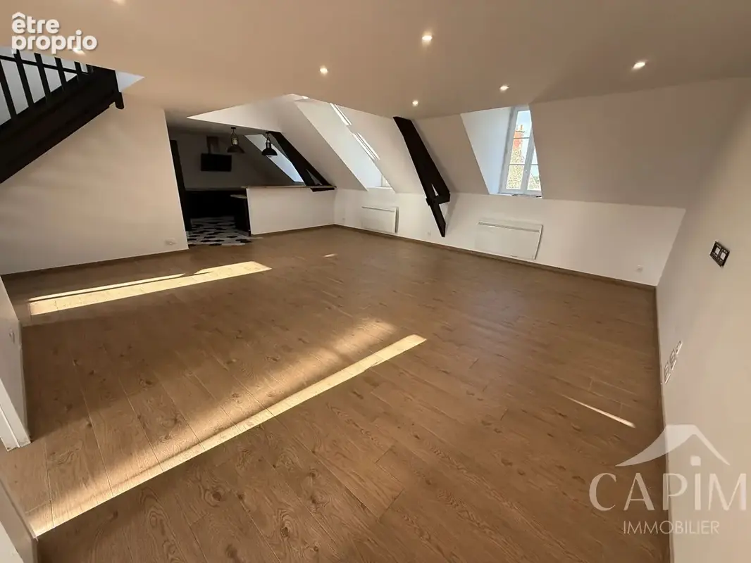 Appartement Fougeres Centre Ville en duplex 4 pièce(s) - 97.94M² HAB- 5 Pièces - 3Ch. + Bureau- Cave-136,12M² au sol - photo 4
