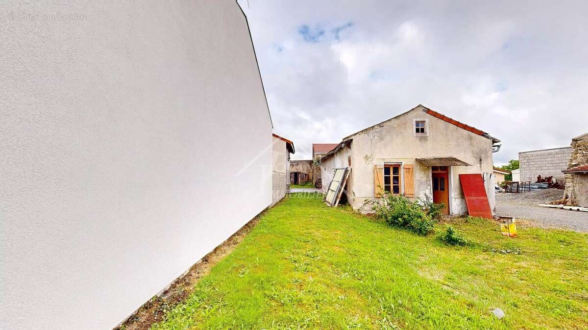 Maison à LE MAYET-D'ECOLE