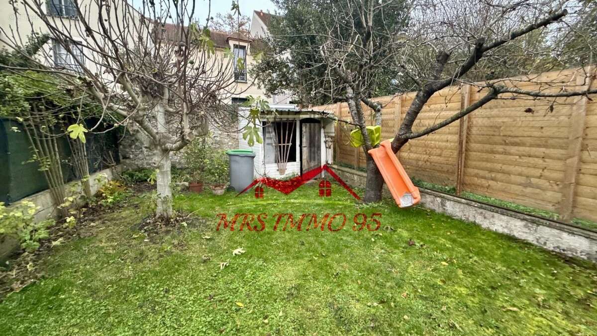 Terrain à FONTENAY-EN-PARISIS