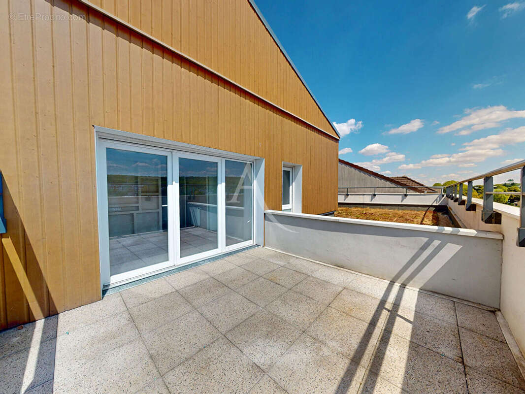 Livry-gargan, penthouse au dernier étage avec terrasse, double stationnement en sous-sol et dpe c - photo 4