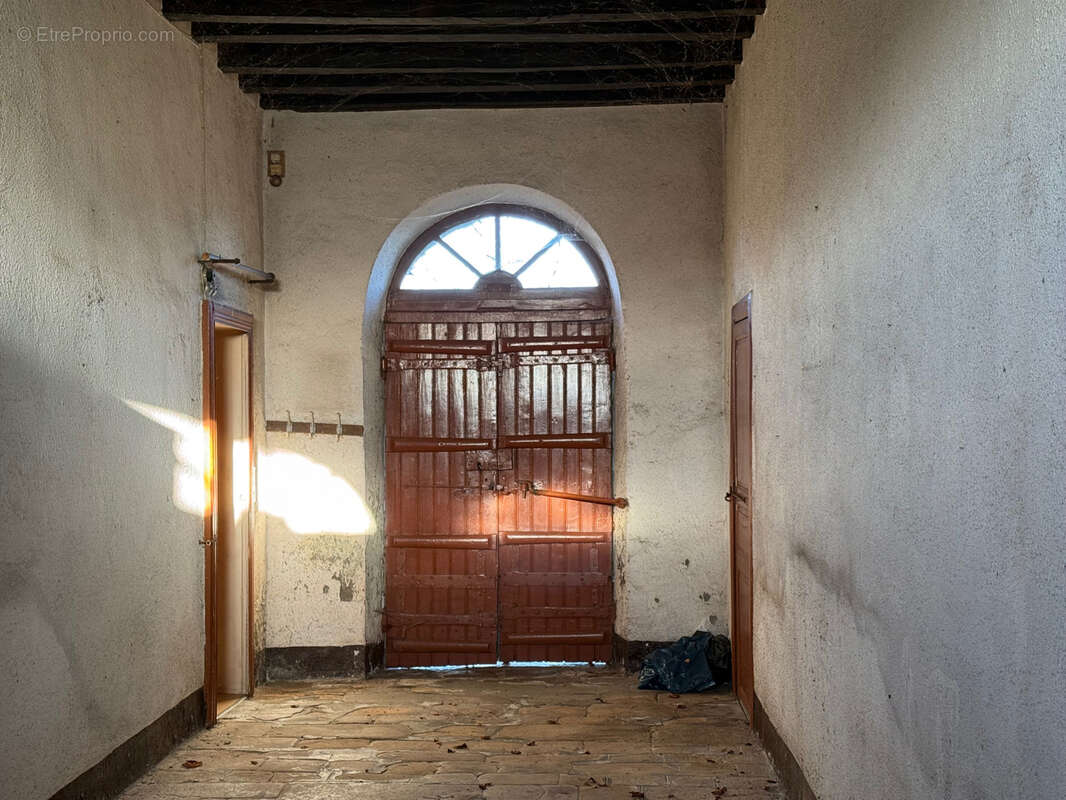 Maison à ARS-LES-FAVETS