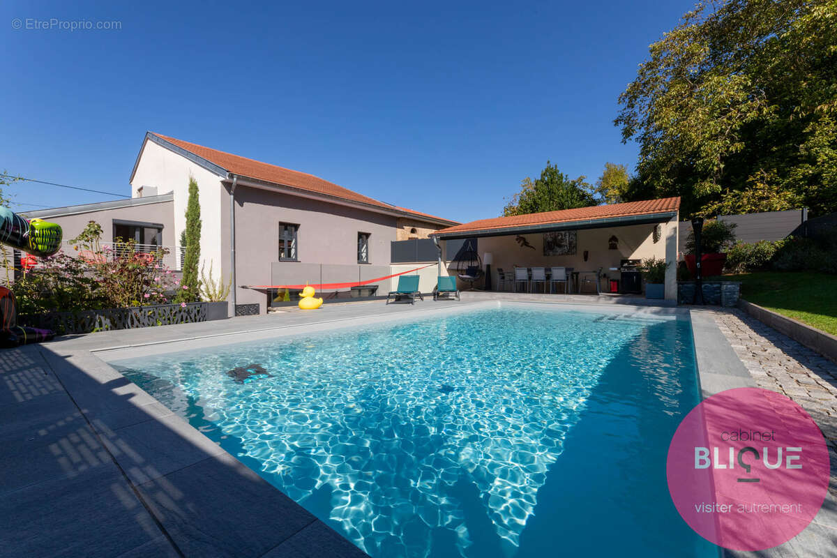 Maison à LAY-SAINT-CHRISTOPHE