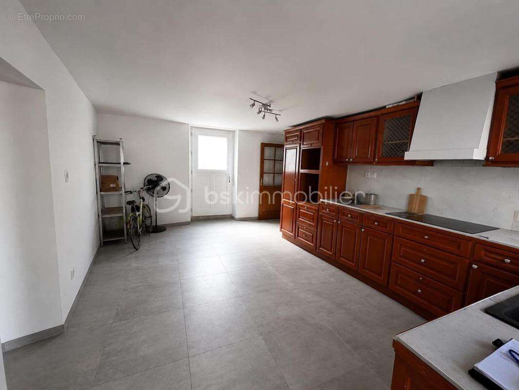 Maison en pierre de caractère de 190 m² avec dépendance – Boynes - photo 5