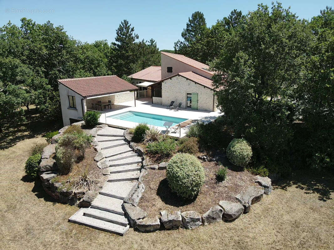 Maison de plain-pied de 156 m2 avec piscine, garage et terrain arboré - photo 19