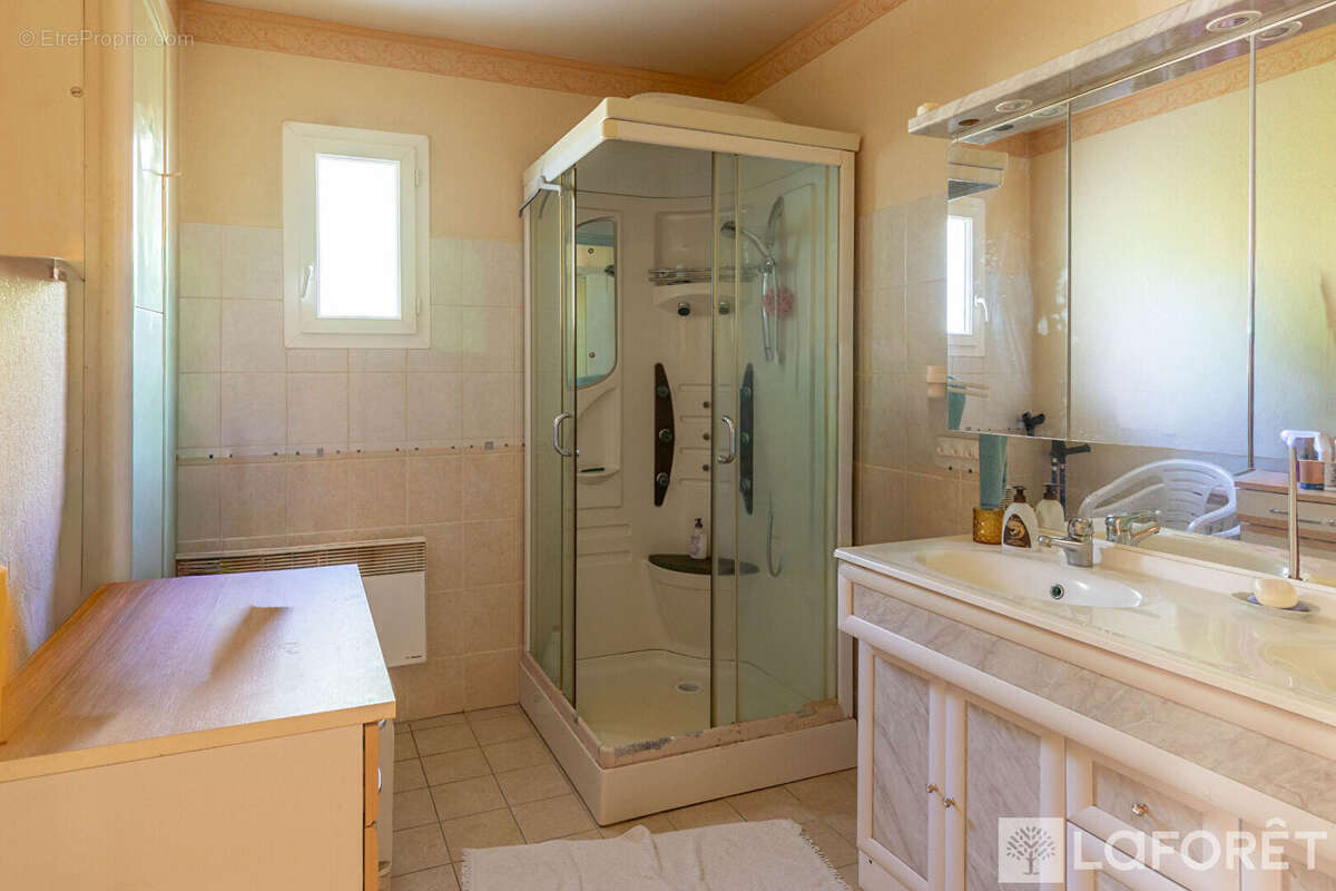 Maison à LA CHAPELLE-GONAGUET