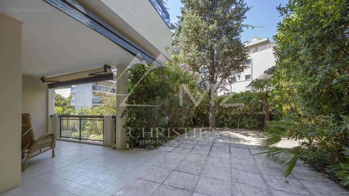 Quartier Montrose, appartement de 3 pièces avec jardin de 148m2 - photo 4
