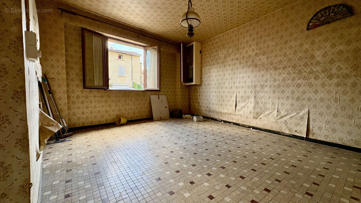 À Chauriat (63),  appartement à rénover. - photo 2
