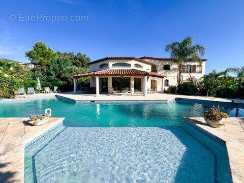 Maison à MANDELIEU-LA-NAPOULE