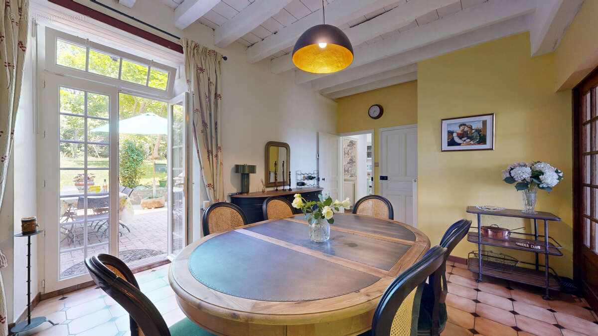 Propriété de caractère du XVIIIᵉ siècle avec maison et dépendances - photo 9