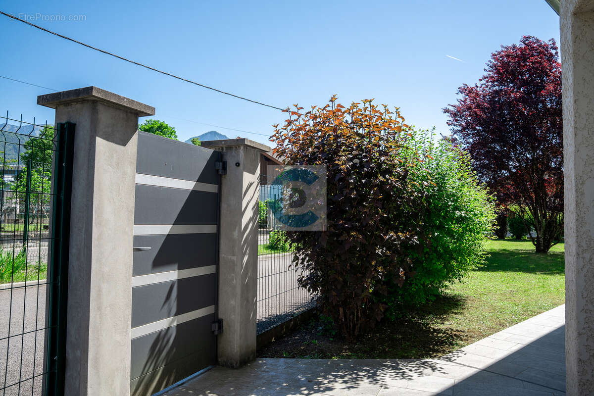 Maison à MARIGNIER
