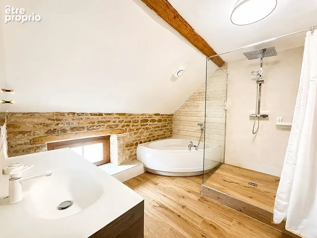 Immeuble dans village viticole : MURS d'un fonds de commerce de 104 m2 + T5 libre de 156 m2 avec 100 m2 de pièce de vie - Cave v - photo 7