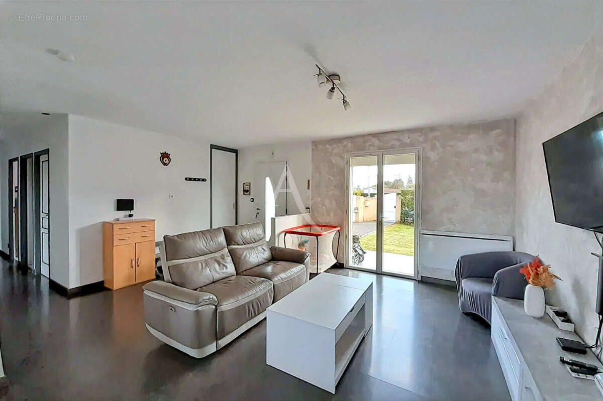 Maison à VILLENEUVE-DE-MARSAN