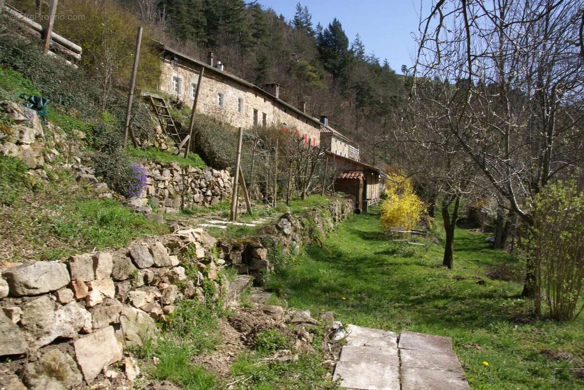 Maison 263 m² à Saint-Pierre-Sur-Doux  - photo 2