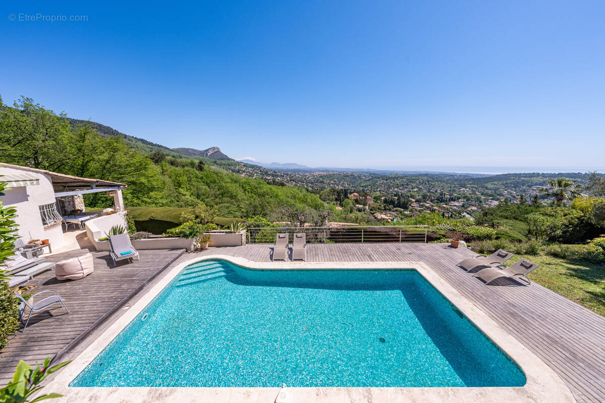 Maison à TOURRETTES-SUR-LOUP