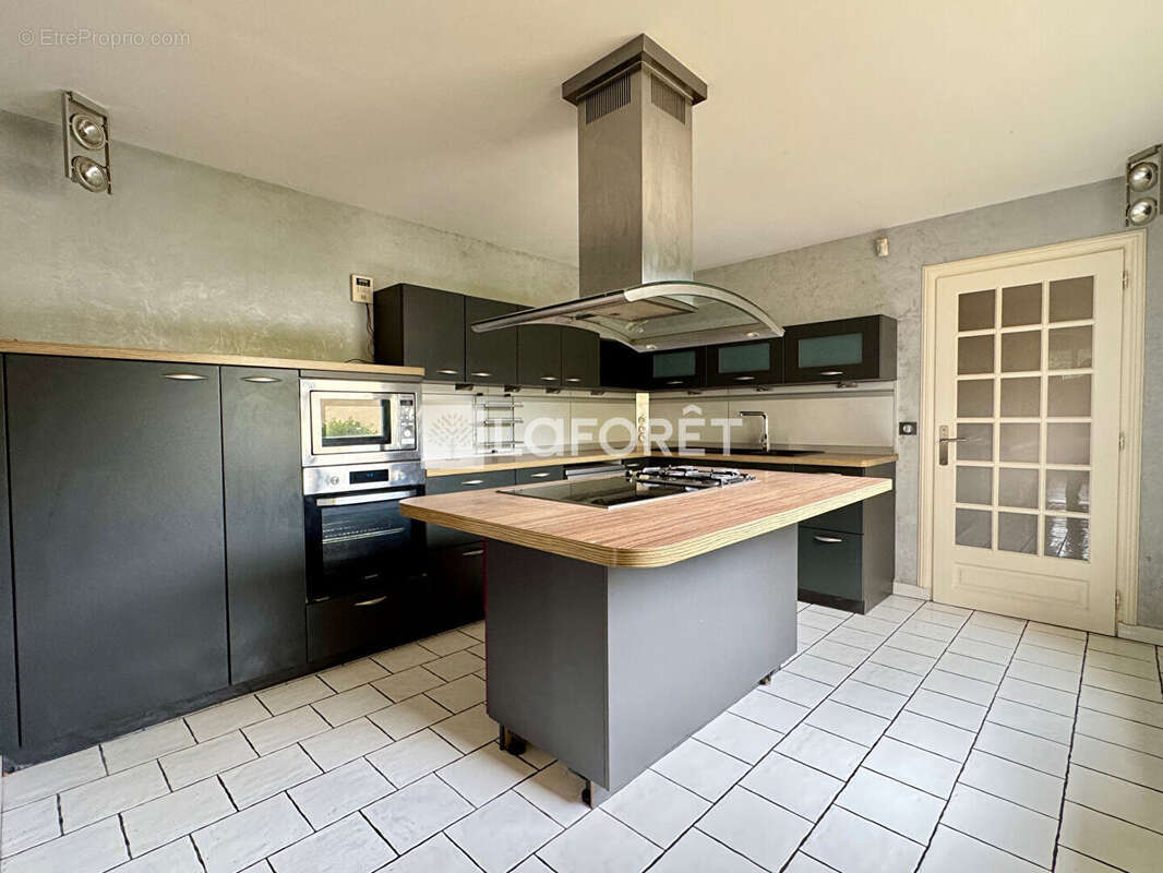 Maison à CREVECOEUR-LE-GRAND