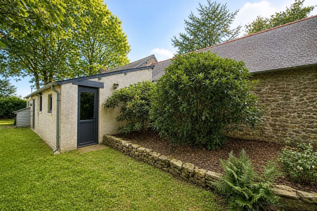 Maison familiale en pierres de caractère – 205 m² – 4 chambres – Jardin de 1 000 m² – Bréhan - photo 19