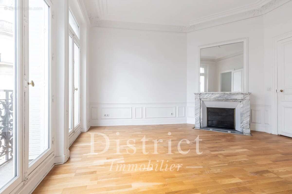 Appartement à PARIS-8E