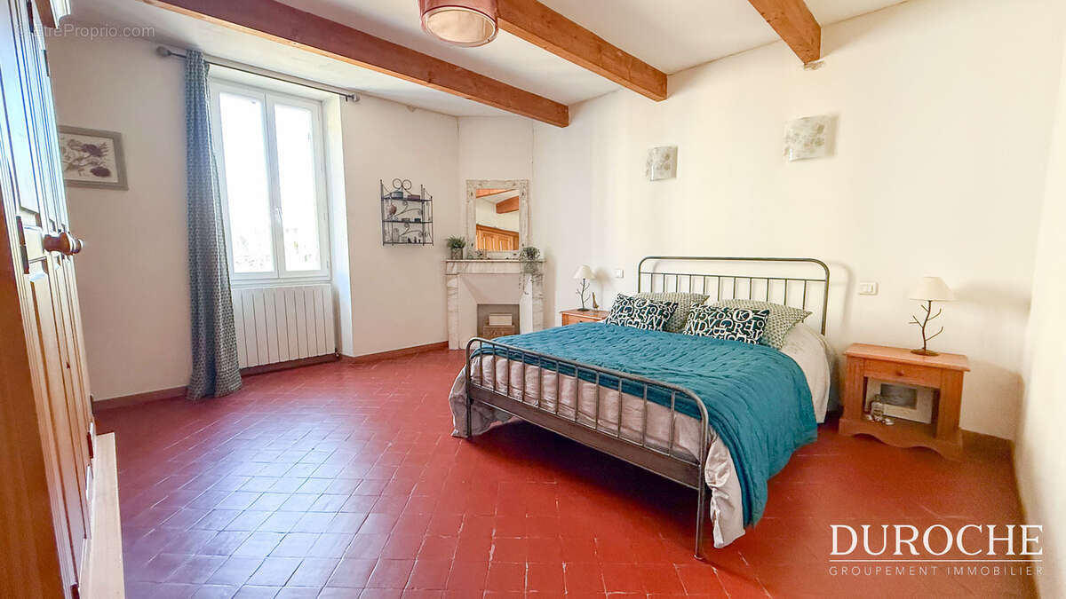 Maison à COURTHEZON
