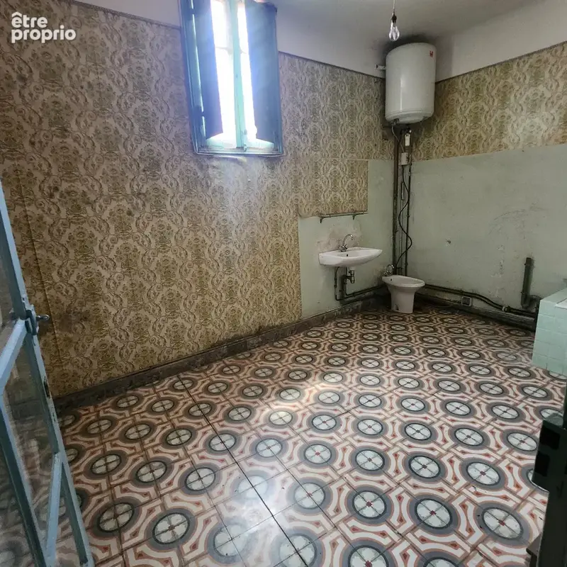 Appartement à rénover entièrement de 156m2 - ARLES SUR TECH - photo 10