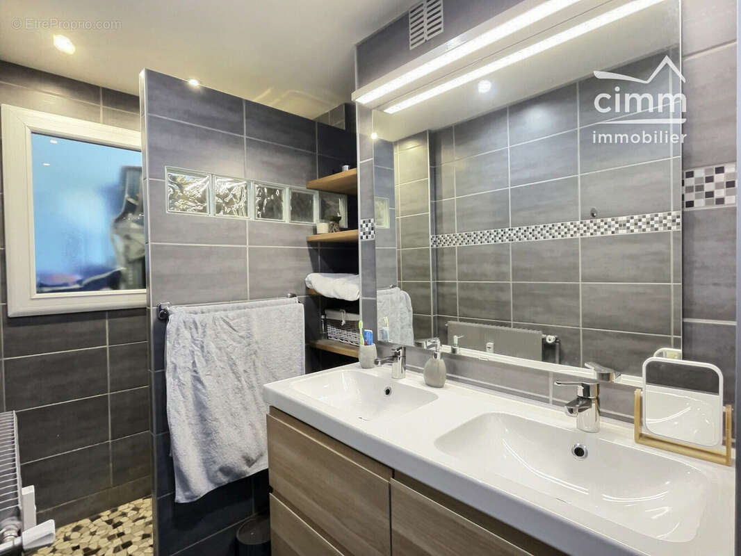 Appartement 62 m² à Seyssinet-Pariset  - photo 4