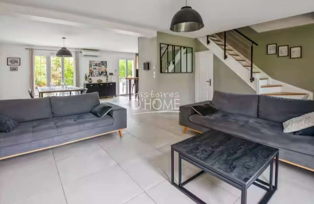 Maison à LE PLESSIS-FEU-AUSSOUX