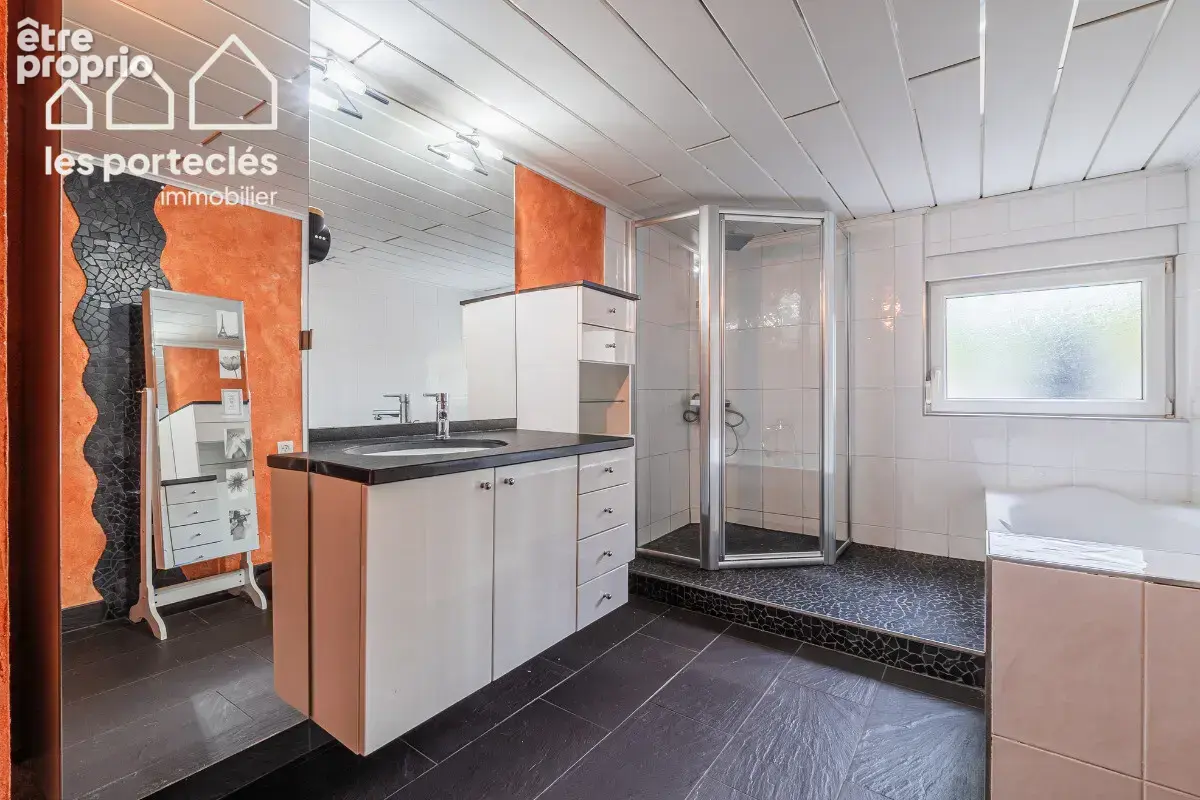 Maison rénovée au coeur de 2,6 hectares de forêt - photo 10