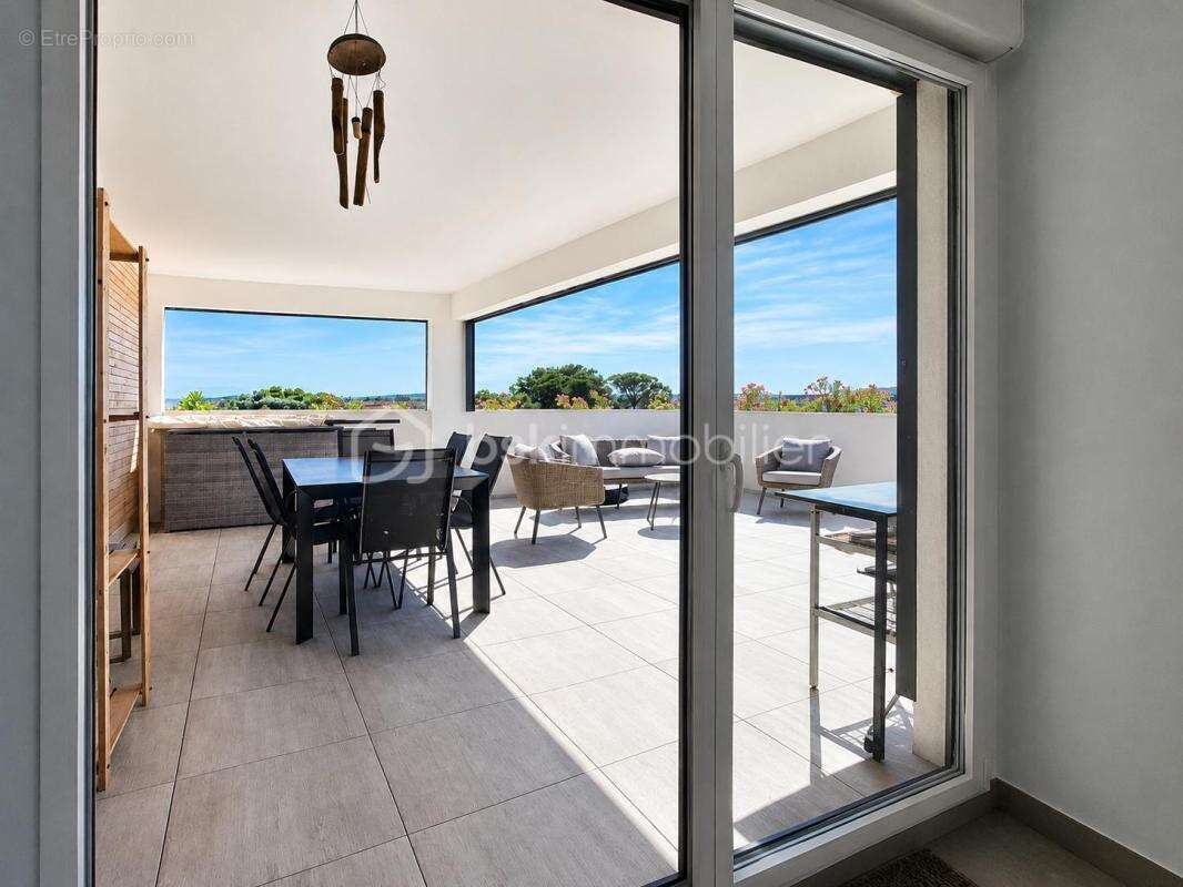 Dernier étage • duplex 113 m² • terrasse 43 m² sans vis-à-vis • vue mer & canigou • piscine • 500 m de la plage - photo 2
