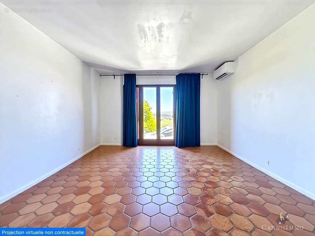 Maison à MANDELIEU-LA-NAPOULE