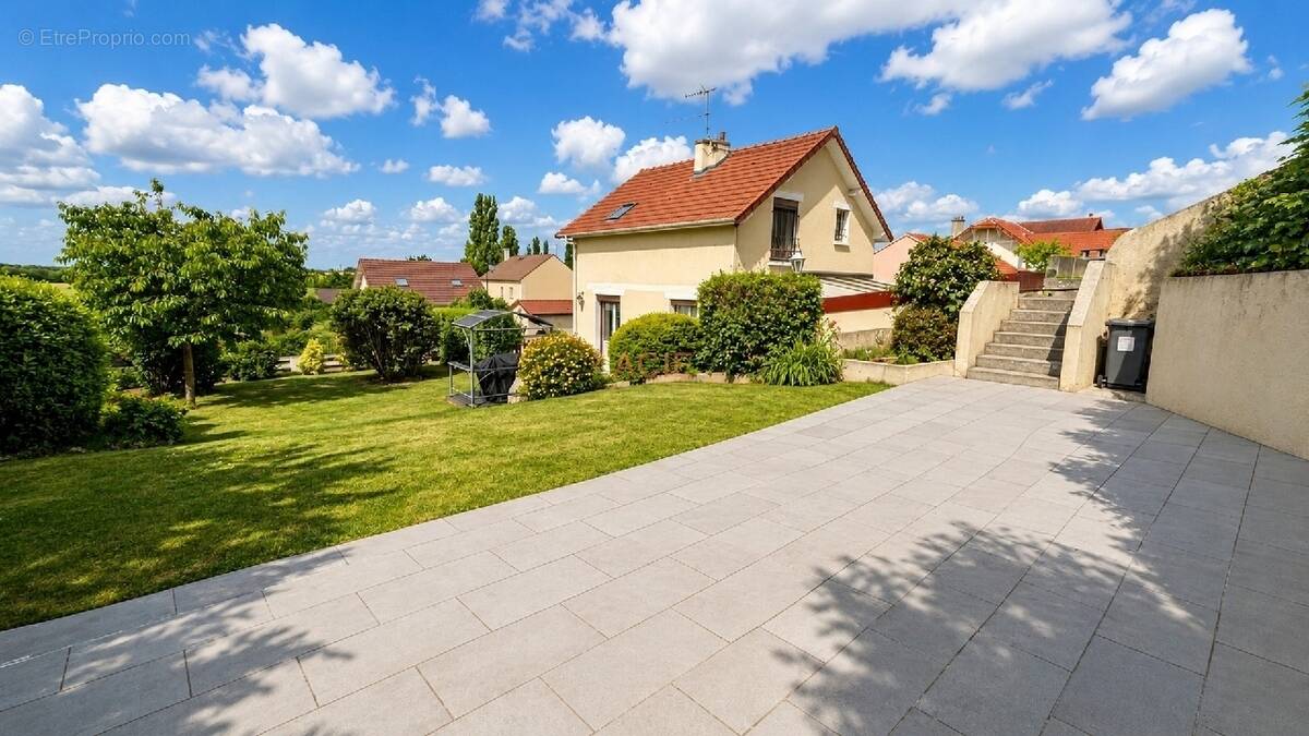 Maison à LOUVRES